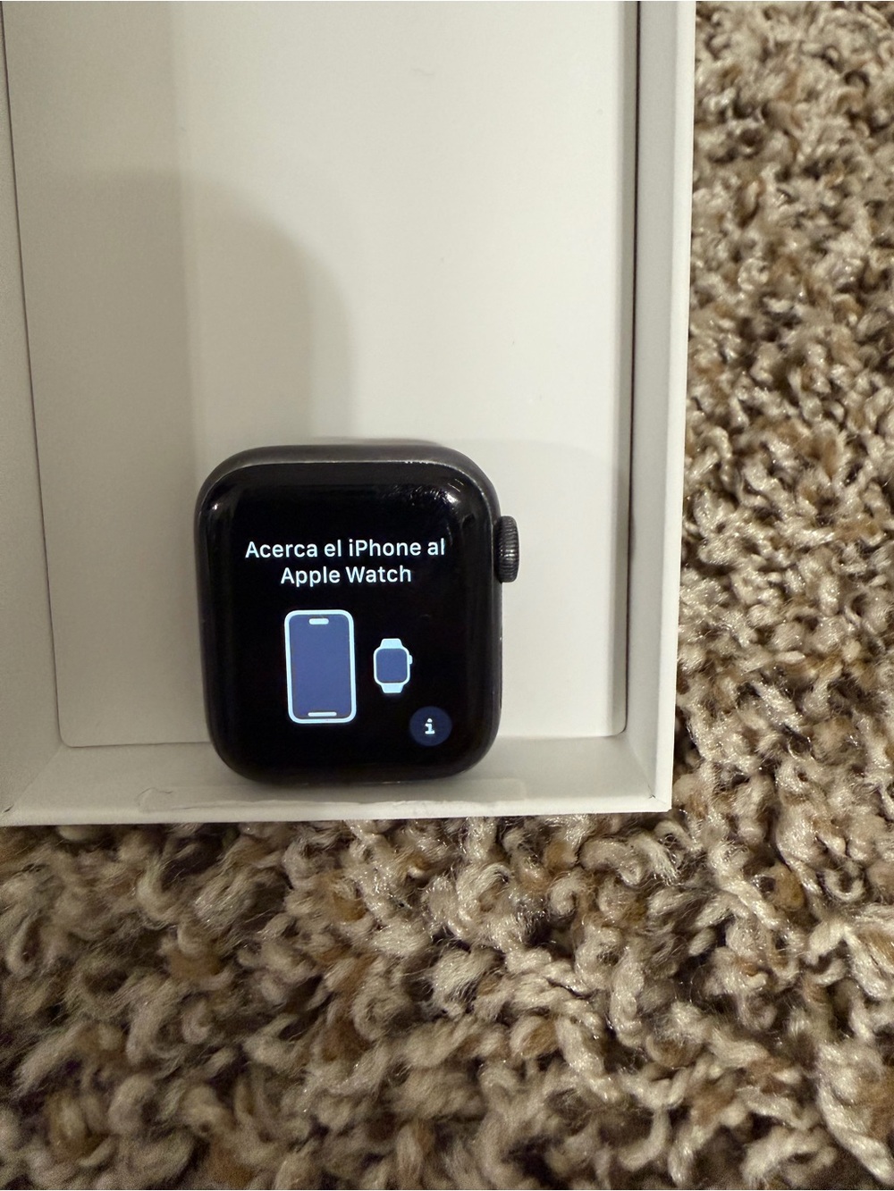Used Apple Watch SE with New Sport Band and New Charger - Picture 4 of 6